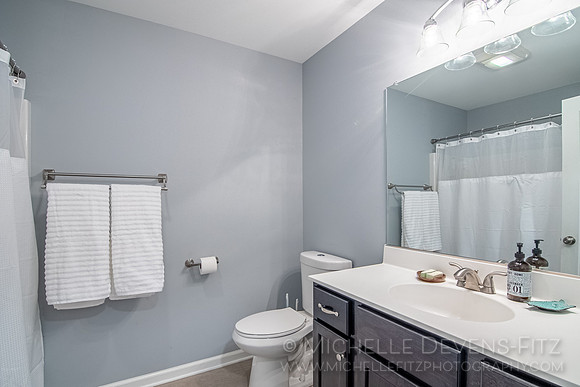03 Full Bathroom 01