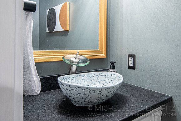 04 Powder Room 03